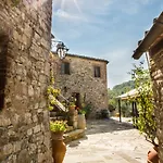 Lantgård Borgo Livernano *